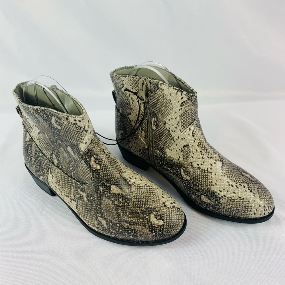 Brand New Size 3 Girls Cat & Jack Snakeskin Print Booties